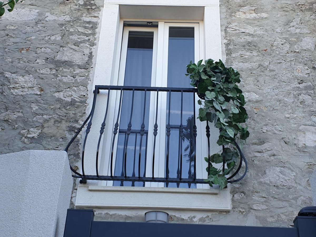 Castel Lägenhet Mali Lošinj Exteriör bild