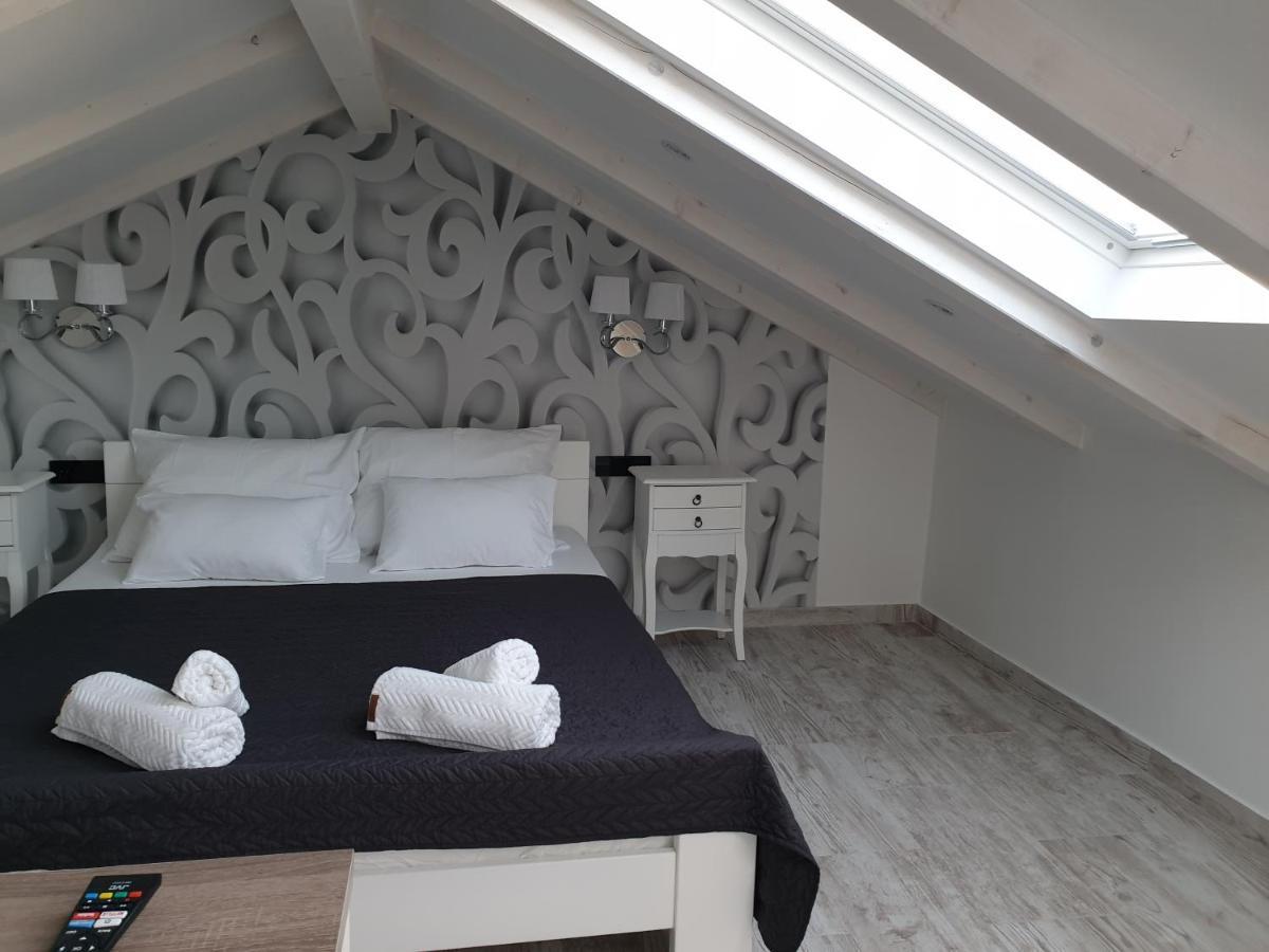Castel Lägenhet Mali Lošinj Exteriör bild