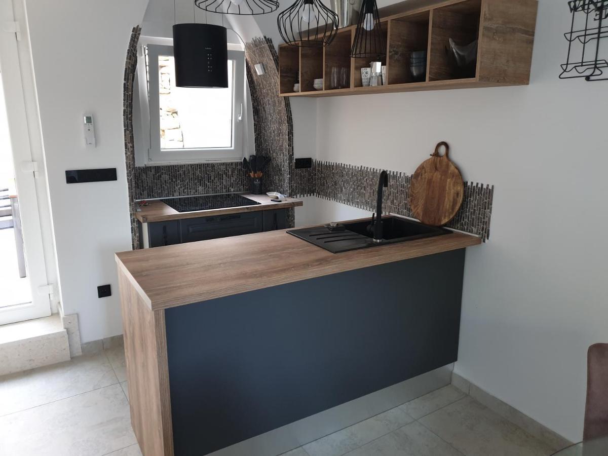 Castel Lägenhet Mali Lošinj Exteriör bild