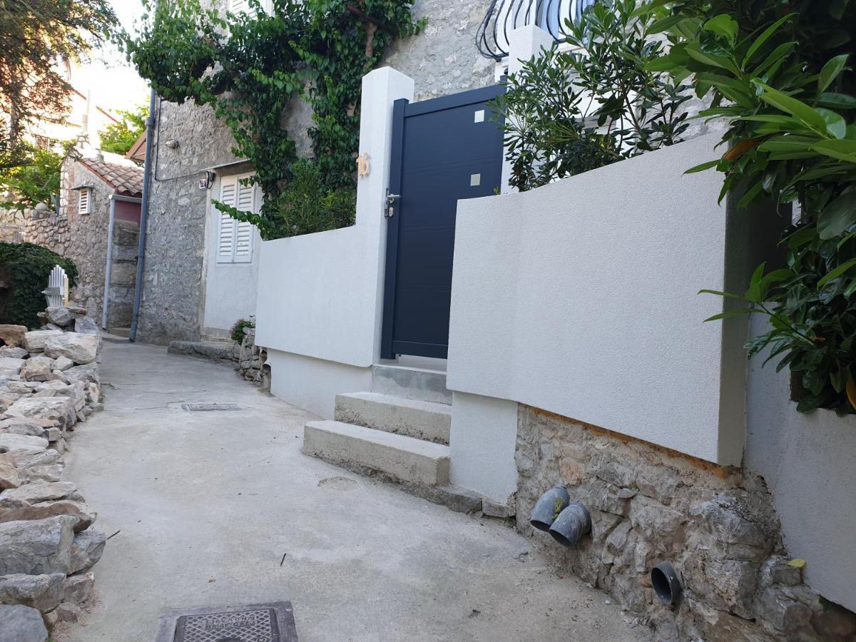 Castel Lägenhet Mali Lošinj Exteriör bild