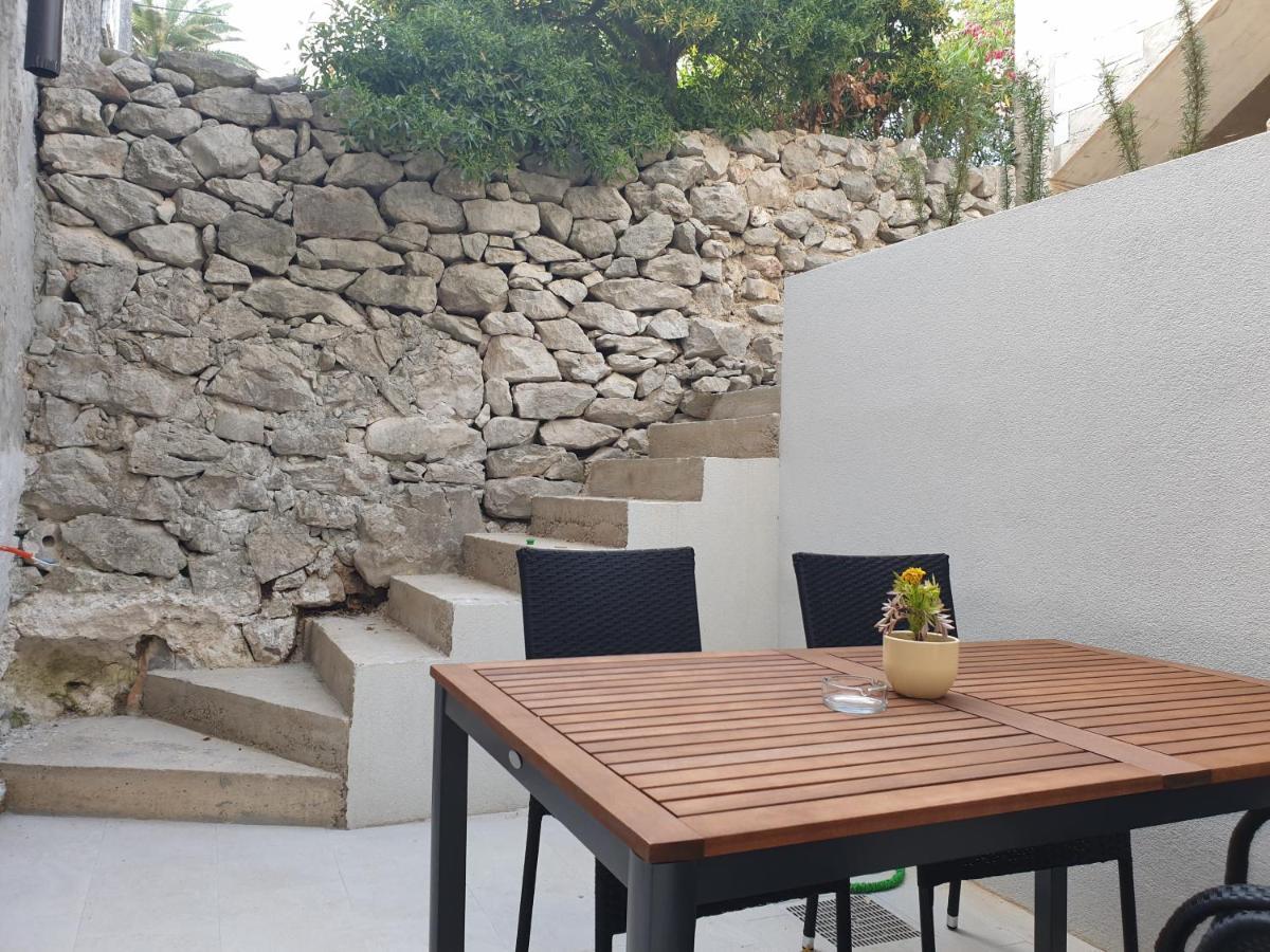 Castel Lägenhet Mali Lošinj Exteriör bild
