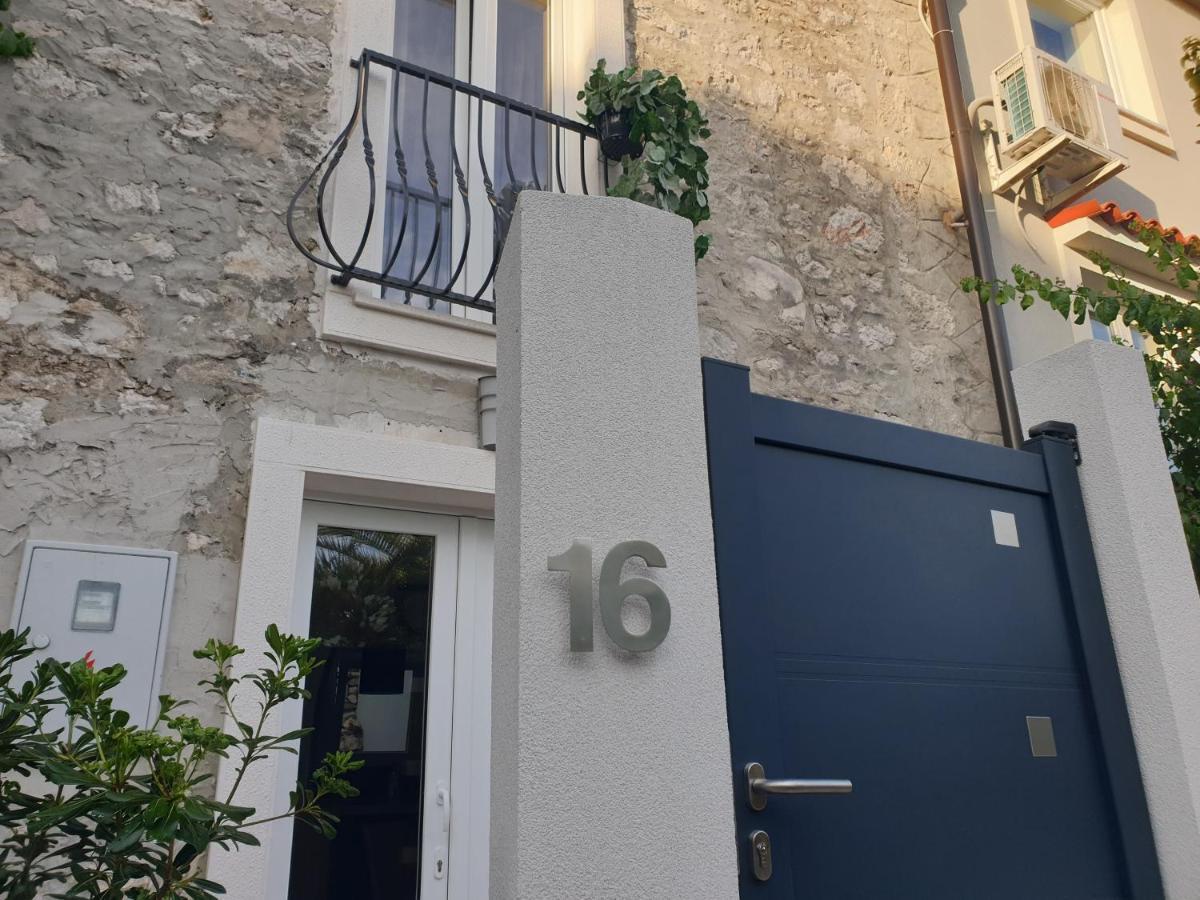 Castel Lägenhet Mali Lošinj Exteriör bild