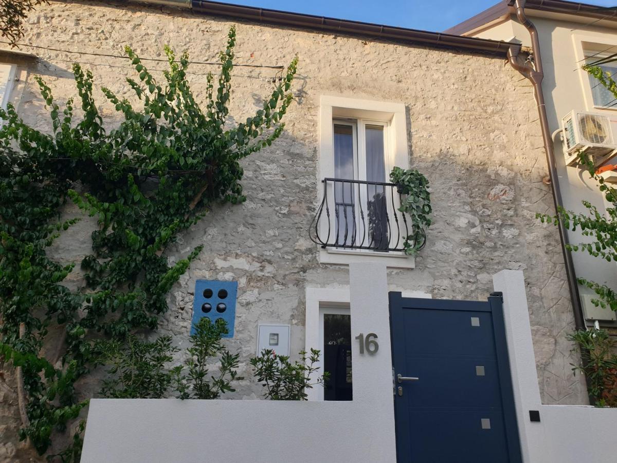 Castel Lägenhet Mali Lošinj Exteriör bild
