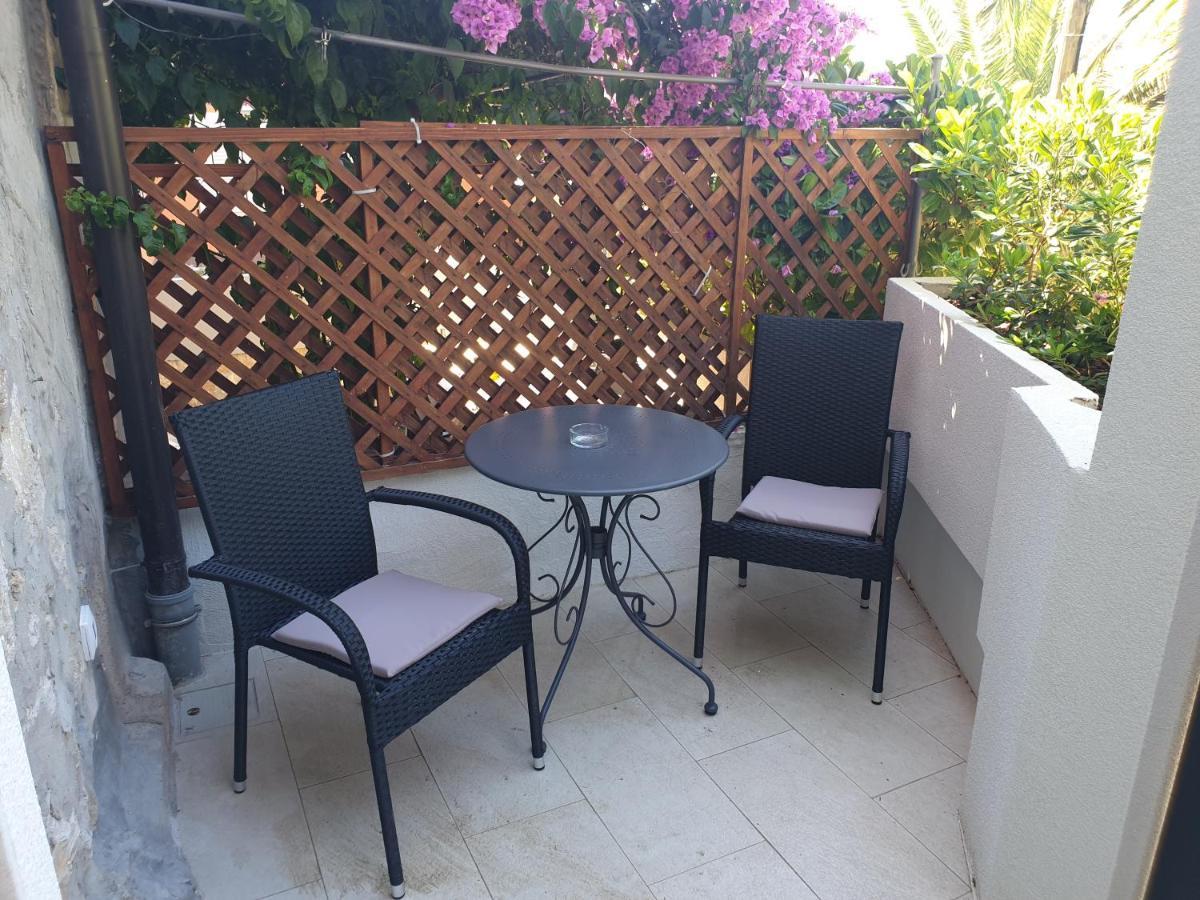 Castel Lägenhet Mali Lošinj Exteriör bild