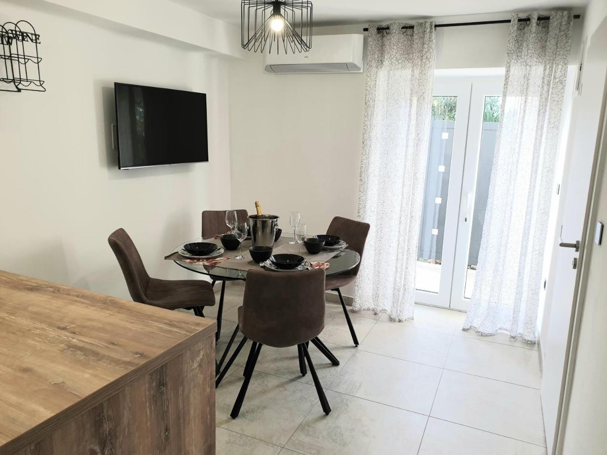 Castel Lägenhet Mali Lošinj Exteriör bild