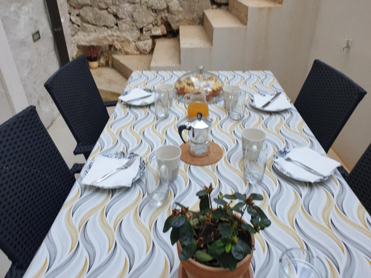 Castel Lägenhet Mali Lošinj Exteriör bild