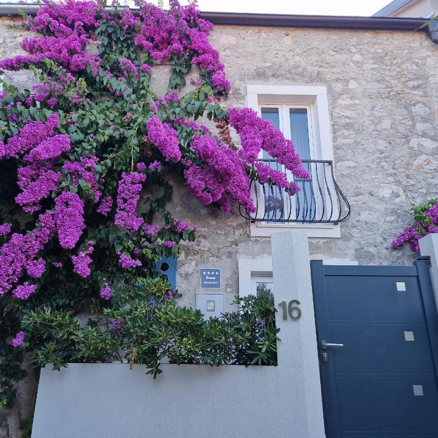 Castel Lägenhet Mali Lošinj Exteriör bild