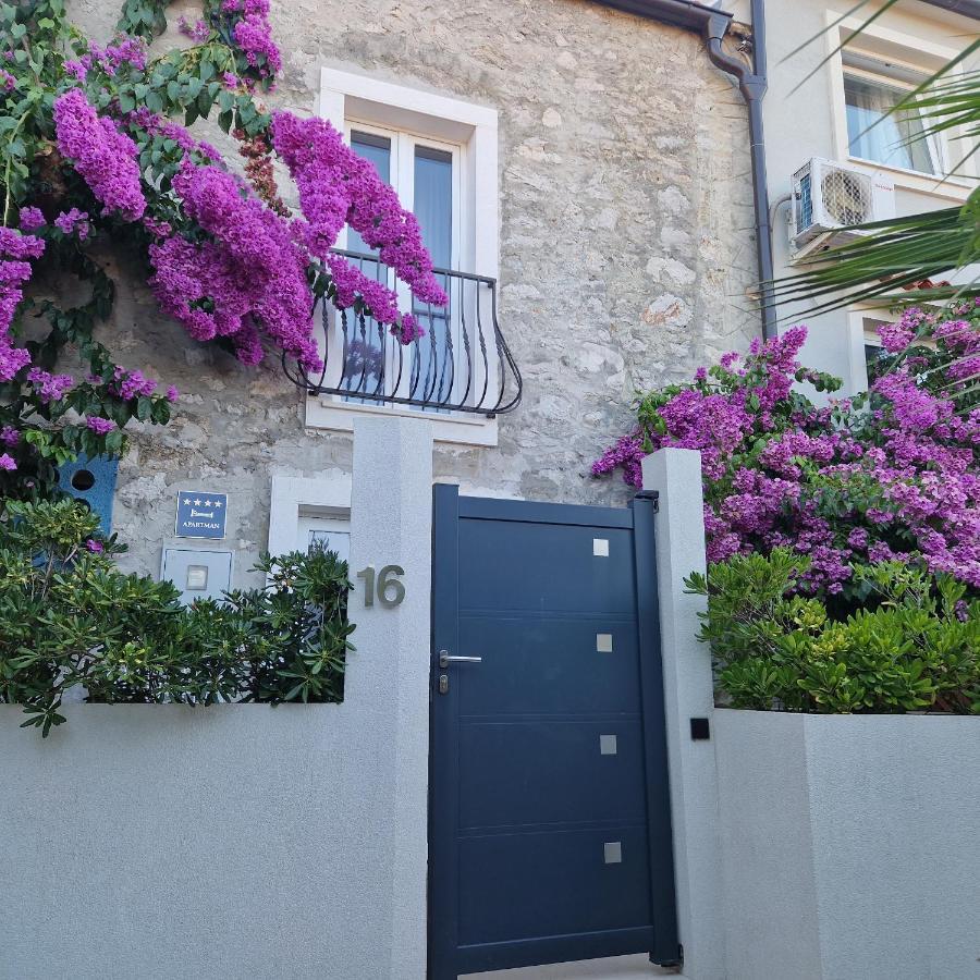 Castel Lägenhet Mali Lošinj Exteriör bild